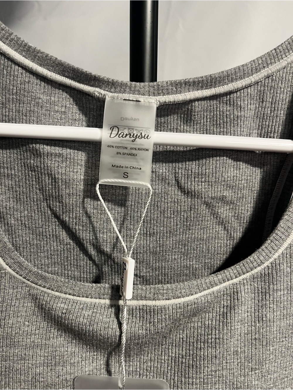 Danysu Women’s Built In Bra- Square Neck Tank Top SM - Picture 6 of 7